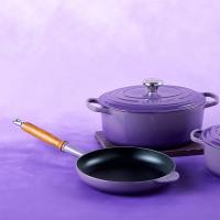 Сковорода чугунная 24 см Le Creuset Classic фиолетовая - 4 фото