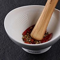 Ступка с пестиком Suribachi 18х17 см Cole & Mason Herbs & Spices белая - 5 фото
