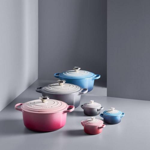 Кастрюля чугунная 24 см 4,2 л Le Creuset Signature серая