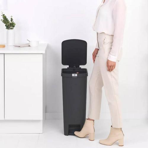 Ведро для мусора 40 л Brabantia Step Up черное