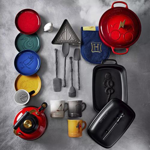 Кастрюля чугунная с крышкой 26х17,2 см 5,3 л Le Creuset красный