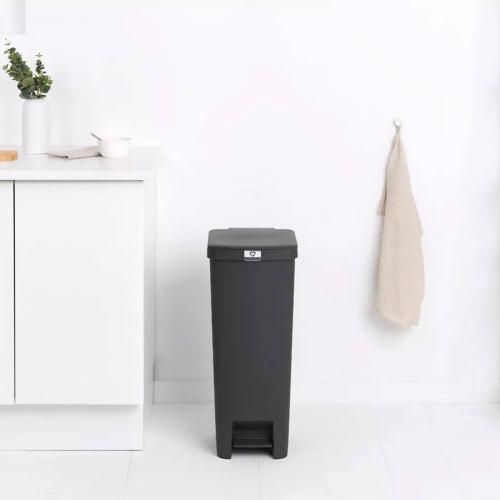 Ведро для мусора 40 л Brabantia Step Up черное