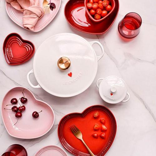 Блюдо 20х18,5 см Le Creuset Heart светло-розовое