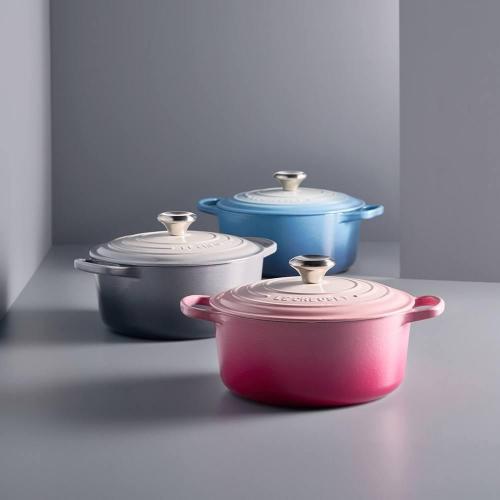 Кастрюля чугунная 24 см 4,2 л Le Creuset Signature розовая