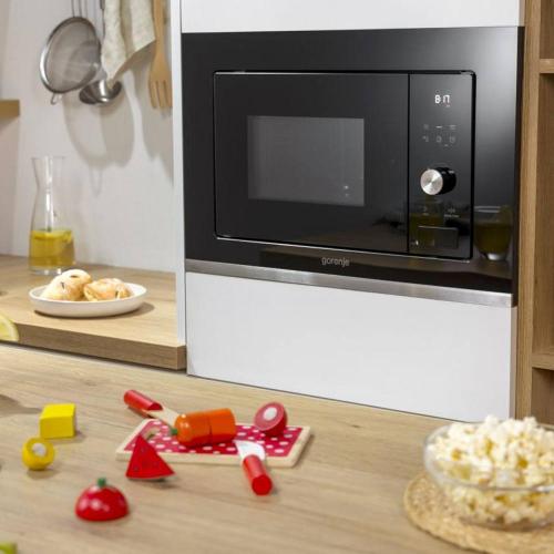 Встраиваемая микроволновая печь 59,5х38,8 см Gorenje Advanced BM201AG1BG черная