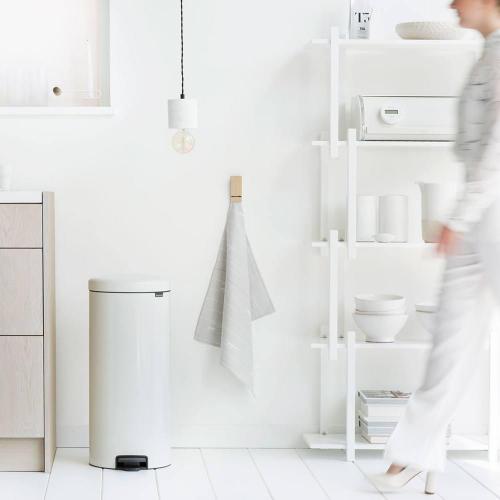 Мусорный бак с педалью 30 л Brabantia NewIcon белый