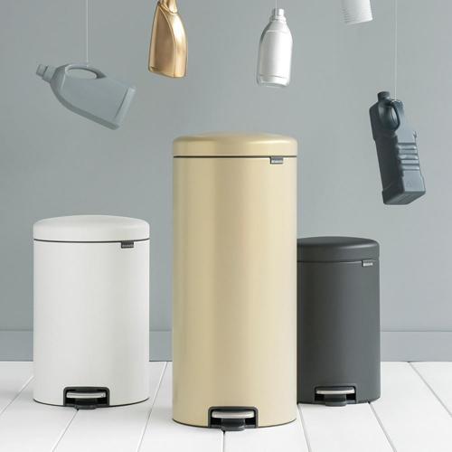 Мусорный бак с педалью 12 л Brabantia NewIcon черный