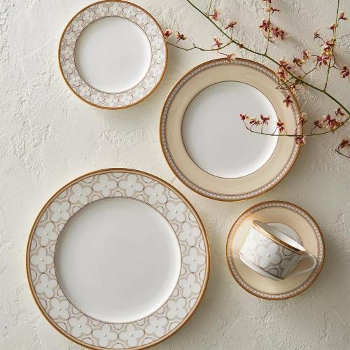 Тарелка закусочная 22 см Noritake Trefolio Gold бежевая