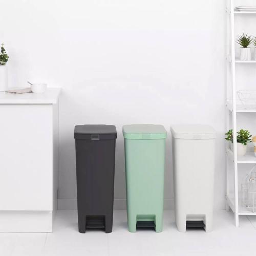 Ведро для мусора 40 л Brabantia Step Up черное