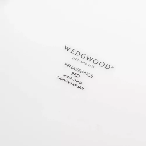 Тарелка закусочная 20 см Wedgwood Renaissance red красная