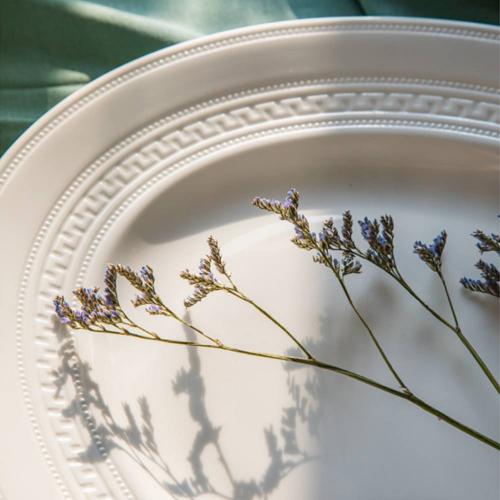 Столовый сервиз на 6 персон Wedgwood Intaglio белый 20 пр