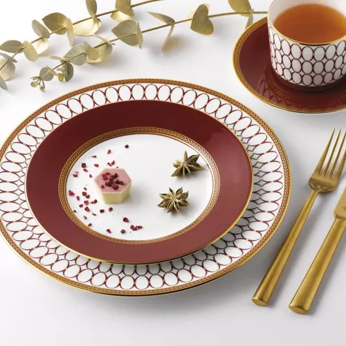 Тарелка обеденная 27,4 см Wedgwood Renaissance красная