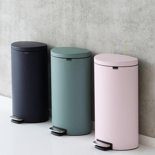 Мусорный бак с педалью 30 л Brabantia Flat Back розовый