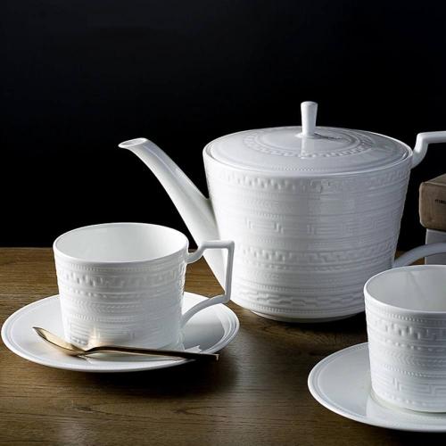 Чайный сервиз на 6 персон Wedgwood Intaglio белый 21 пр