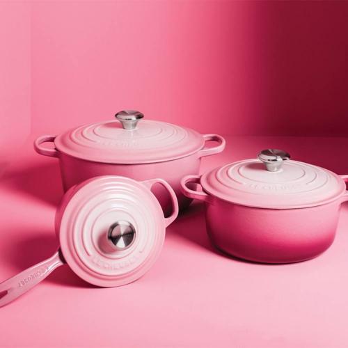 Кастрюля чугунная 24 см 4,2 л Le Creuset Signature розовая