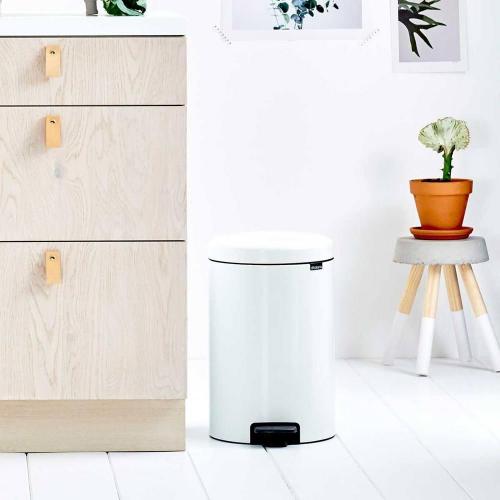 Мусорный бак с педалью 20 л Brabantia NewIcon белый