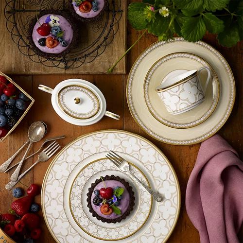 Обеденный сервиз на 6 персон Noritake Trefolio Gold белый 20 пр