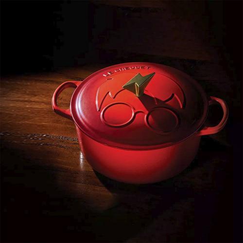 Кастрюля чугунная с крышкой 26х17,2 см 5,3 л Le Creuset красный