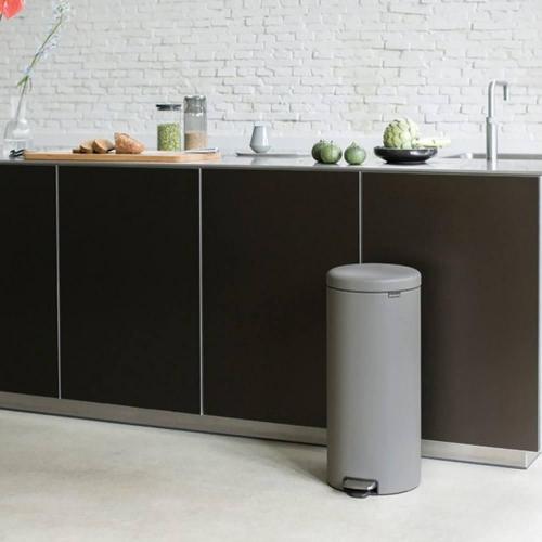 Мусорный бак с педалью 30 л Brabantia NewIcon серый