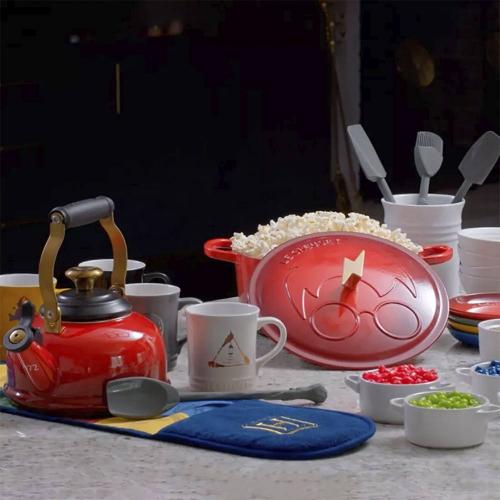 Кастрюля чугунная с крышкой 26х17,2 см 5,3 л Le Creuset красный