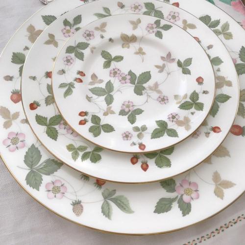 Блюдо для пирожных 27х24 см Wedgwood Wild Strawberry